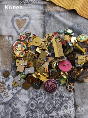 Значки от соца предимно български над 200 броя