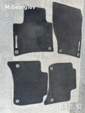 ОРИГИНАЛНИ СТЕЛКИ И ОРИГИНАЛЕН  ГУМЕН ЛИГЕН ЗА БАГАЖНИКА ЗА VW TOUAREG след 2013год