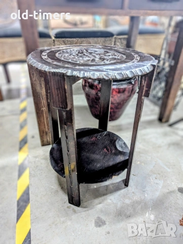 Ръчно резбована помощна масичка от масивно дърво – Двуглав орел