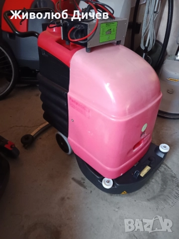 Акумулаторна подопочистваща машина 