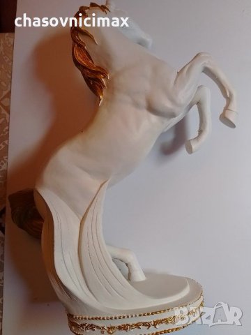 статуетка-кон с малък дефект на крака има пукнатина, снимка 2 - Декорация за дома - 45539126