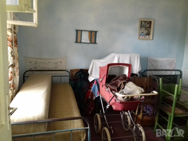 Двуетажна стара къща с. Черничево , снимка 12 - Къщи - 41866640