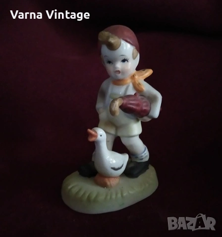 Колекционерска порцеланова фигурка на момче с чадър и гъска., снимка 3 - Антикварни и старинни предмети - 53282675