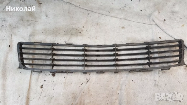 Оригинална решетка за предна броня на Toyota Auris 2006-2009