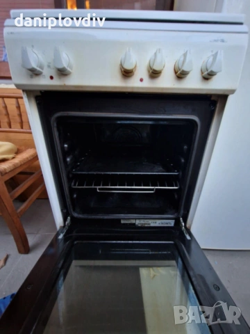 Електрическа печка CROWN, свободностояща, снимка 2 - Печки, фурни - 53405393