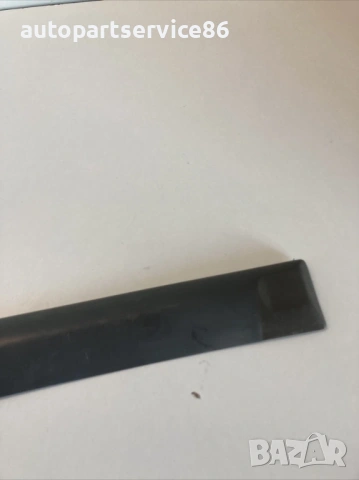 Задна лява лайстна / облицовка на врата сребърна за Mazda 626 Estate (2001), снимка 3 - Части - 53699966