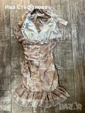 елегантна бежова рокля волни къдри вълнообразни акценти Bless by Zlatka Raykova Златка Райкова dress, снимка 3 - Рокли - 45701387