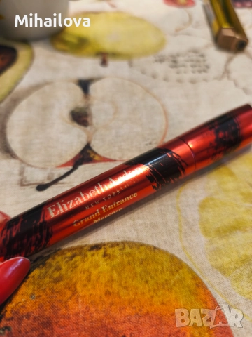 Нова водоустойчива спирала Elizabeth Arden , снимка 2 - Декоративна козметика - 51508199