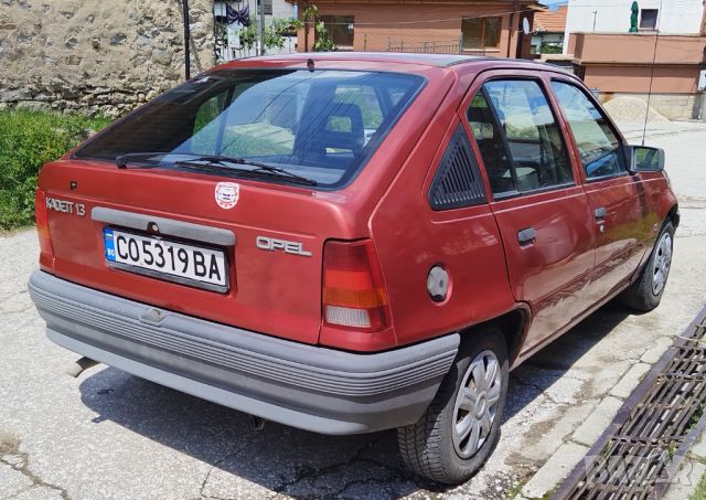 Opel Kadett 1.3I, снимка 5 - Автомобили и джипове - 46117025