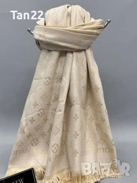 Голям марков шал LV, снимка 2 - Шалове - 51709192