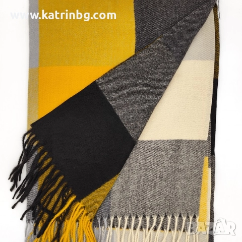 Коледен подарък за жена – зимен комплект кашмирен шал и ръкавици в черно и горчица, снимка 3 - Подаръци за жени - 52200453