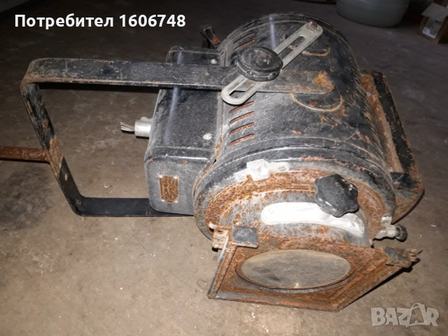 Стар сценичен прожектор, снимка 3 - Антикварни и старинни предмети - 53145468