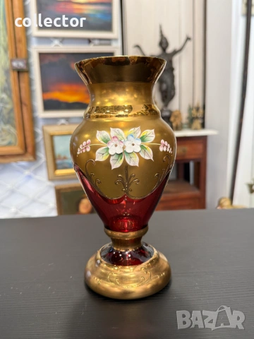 Бохемска ваза с позлата - „червена боровинка“. №7932