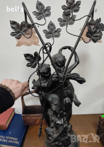 Изящна настолна лампа с впечатляващи размери и класически дизайн, снимка 5 - Антикварни и старинни предмети - 53718156