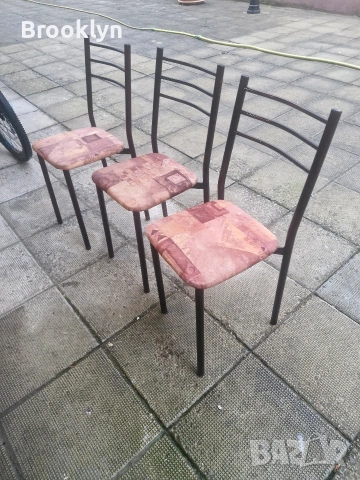 Продават се метални столове