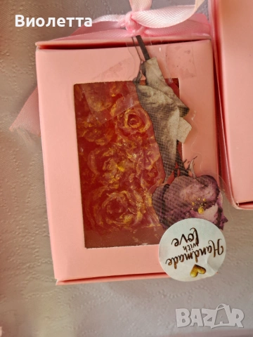 Подаръчен комплект ръчно изработени ароматни сапуни , снимка 10 - Романтични подаръци - 53850037