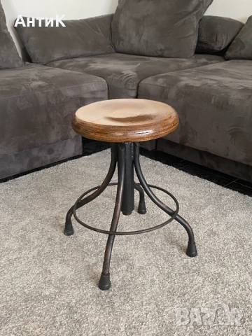 Индустриално Винтидж Столче на Винт