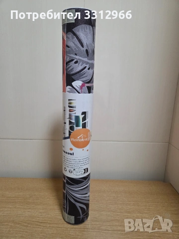 Чисто нова ролка тапет с тропически мотиви.