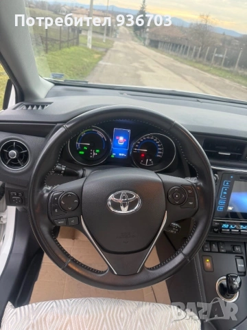 Toyota Auris 1.8 HYBRID, снимка 9 - Автомобили и джипове - 53561049