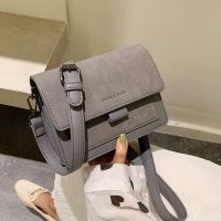 Малка чанта Clarina Grey, снимка 4 - Чанти - 45349926