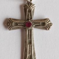 Сребърен кръст с рубин., снимка 2 - Колиета, медальони, синджири - 45418303