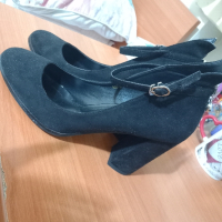 Черни токчета със заклепки, снимка 2 - Дамски обувки на ток - 45039330