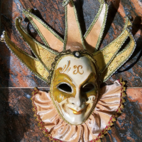 Венециански маски ръчно изработени и оцветени . Може и на стена да се позиционират , снимка 7 - Декорация за дома - 45035228