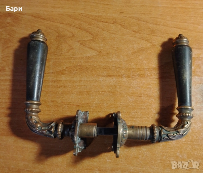 Антични бронзови дръжки за врата с рог , снимка 1