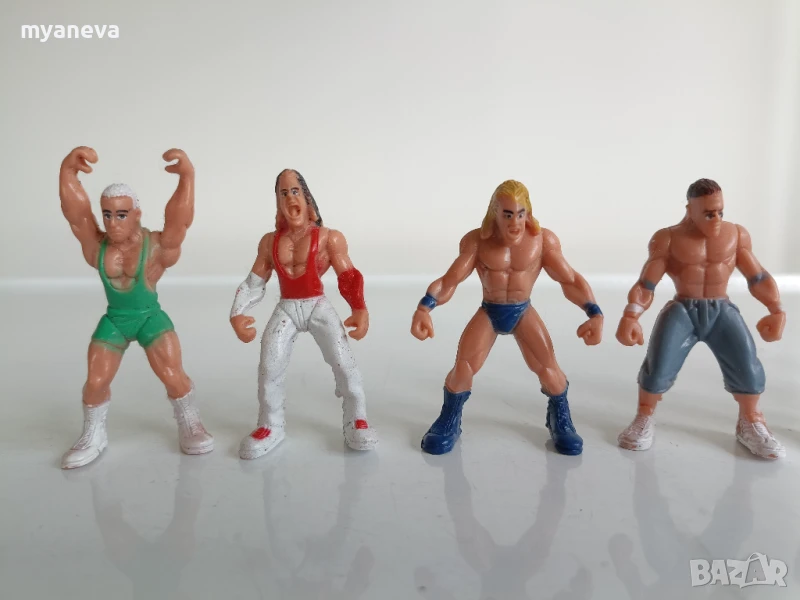 Колекция от 12 детайлни екшън фигури на кечисти, идеални за всеки фен или колекционер. , снимка 1
