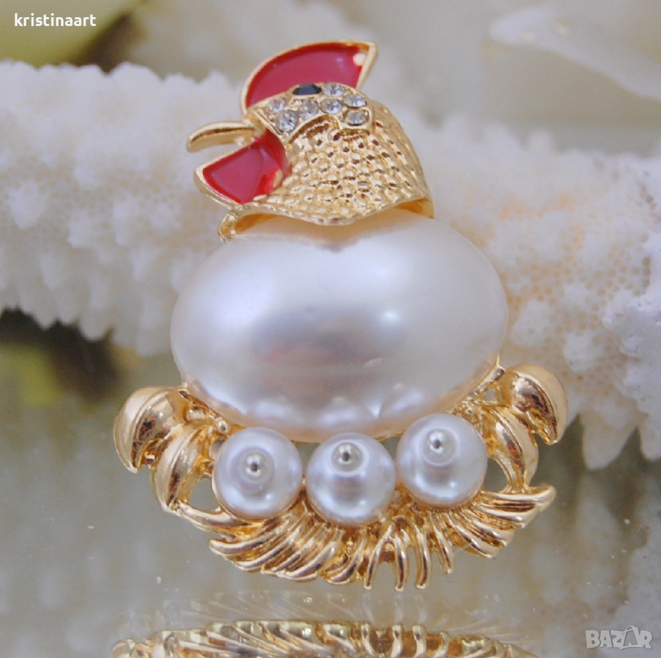 Брошка *Златна кокошка* от серия *Перлена магия*, снимка 1