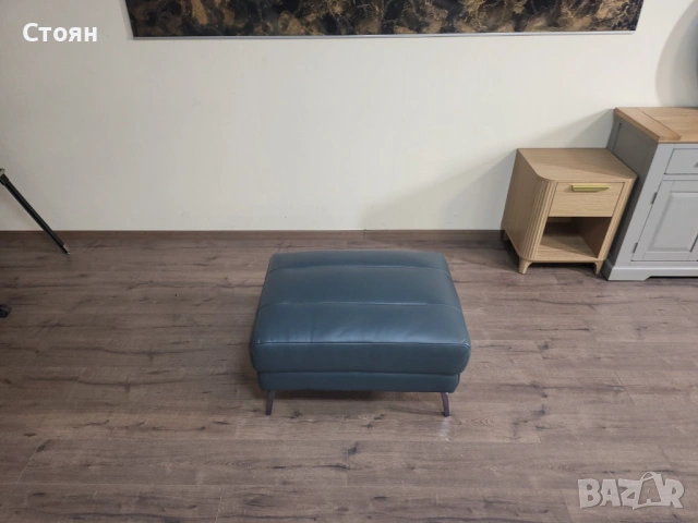Тюркоазена кожена табуретка, снимка 6 - Дивани и мека мебел - 53753835