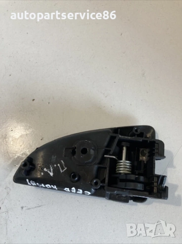 Вътрешна дръжка за предна лява врата за KIA Ceed 1.6 CRDi (2010), снимка 2 - Части - 53241918