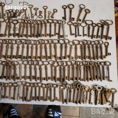 Огромна сбирка от старинни ключове