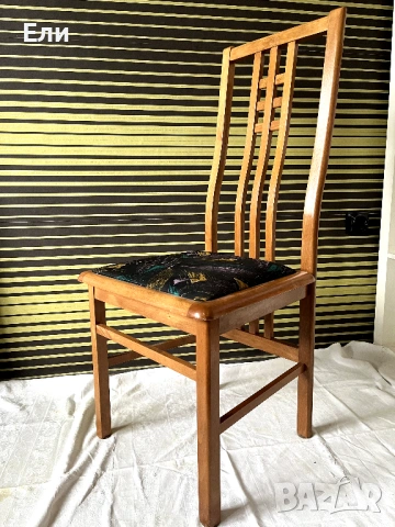 6 дървени стола, запазени