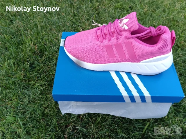 Чисто нови, оригинални маратонки Adidas 