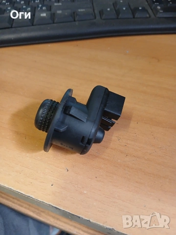 Бутон ел.огледала за Рено Лагуна 01-07г. 82 00 005 442 B, снимка 2 - Части - 53871755