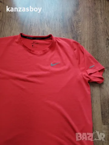 nike dri fit - страхотна дамска тениска L, снимка 3 - Тениски - 49497032