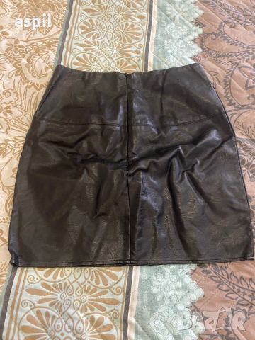 Дамска кожена пола с цип, снимка 2 - Поли - 46459606