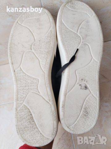 Guess Vibo - страхотни мъжки Сникърси КАТО НОВИ 45, снимка 11 - Маратонки - 52055838