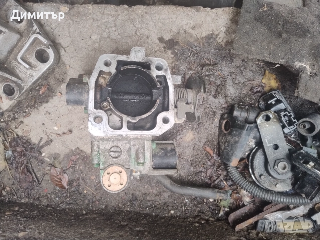 Дросел За Мазда 323 Ф 1.5И 16В 1998г / Mazda 323 F 1.5I 16V 1998y, снимка 2 - Части - 52222535