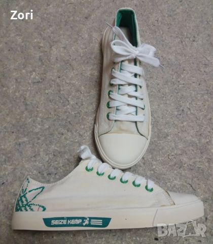СТРАХОТНИ бели спортни обувки/кецове със зелена щампа лале, снимка 1 - Кецове - 45332688