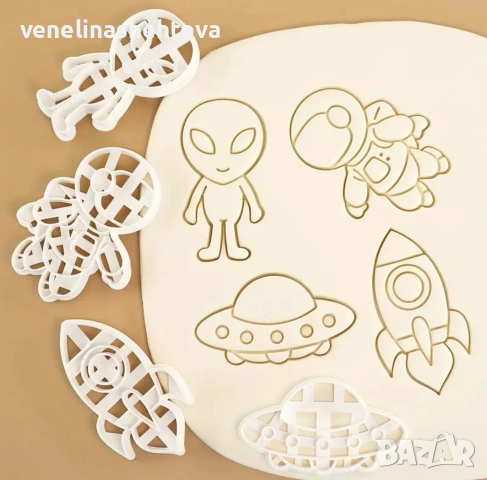 4 броя големи пластмасови резци резец тесто бисквитки фондан декорация торта 