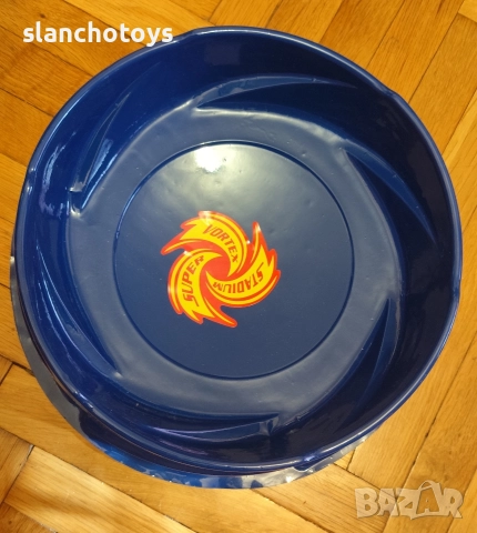 Арена за Бей блейд с 2 метални бей блед / Бей Блейд комплект пумпали, снимка 2 - Играчки за стая - 26151833