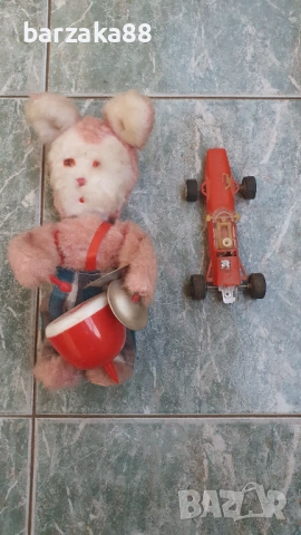 2 броя стари Играчки Формула и Заек