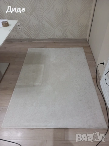 Продавам килим 120/170 и две пътеки 60/110 цвят крем