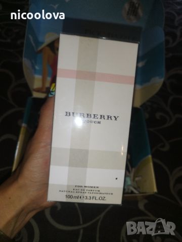 Кутия с козметика за лице и тяло, плюс оригинален парфюм Бърбъри , снимка 6 - Дамски парфюми - 46371596