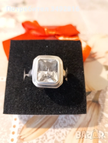 Масивен сребърен пръстен с голям кристал