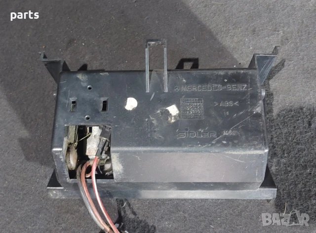 Пепелник Мерцедес C W202, снимка 4 - Части - 51270047