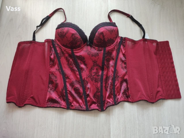 Червен корсет 