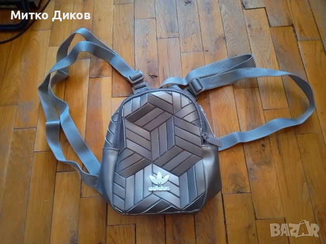 Кожена маркова раница модел adidas BP MINI 3D. 24х16 см нова